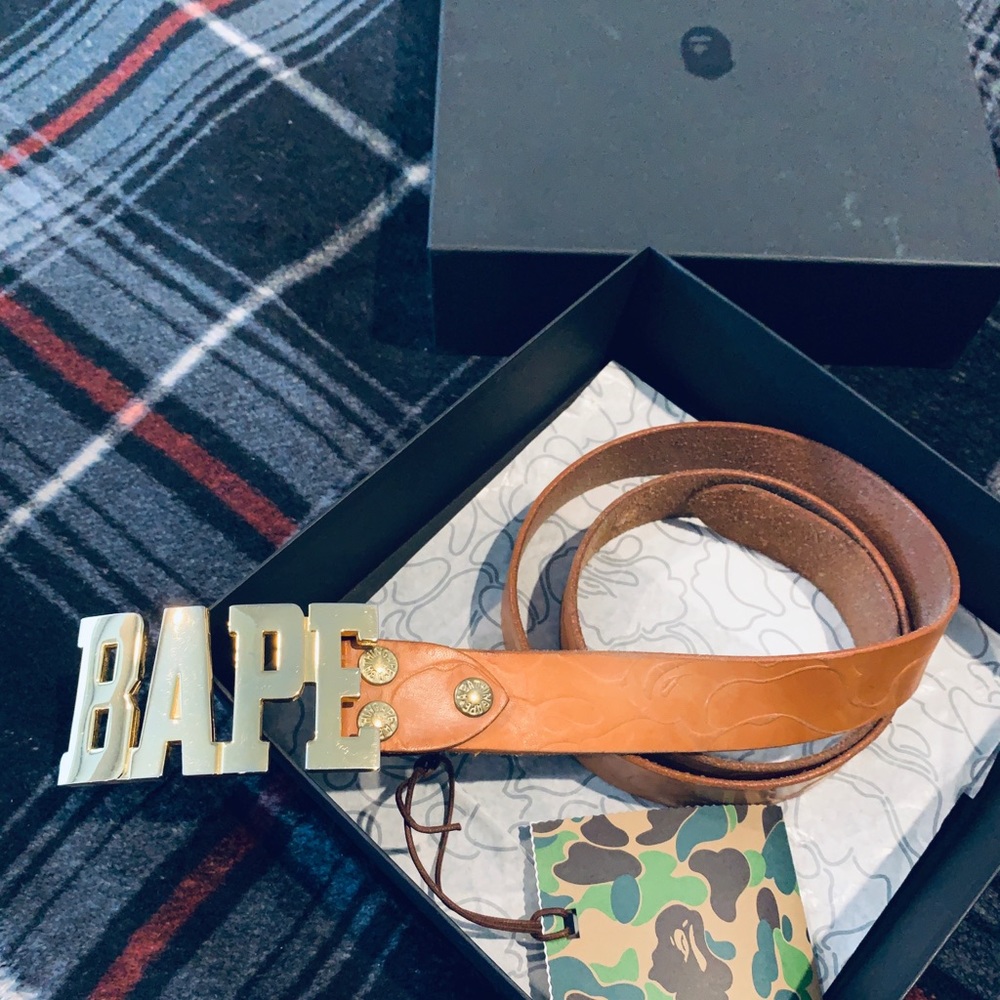 +++ BAPE GOLD LOGO TAN LEATHER BELT +++